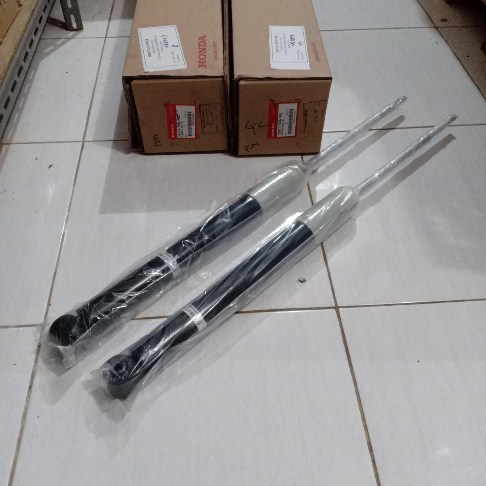 Shock Breaker Belakang Honda HRV 2015 2016 2017 2018 2019 2020 2021 Original Honda