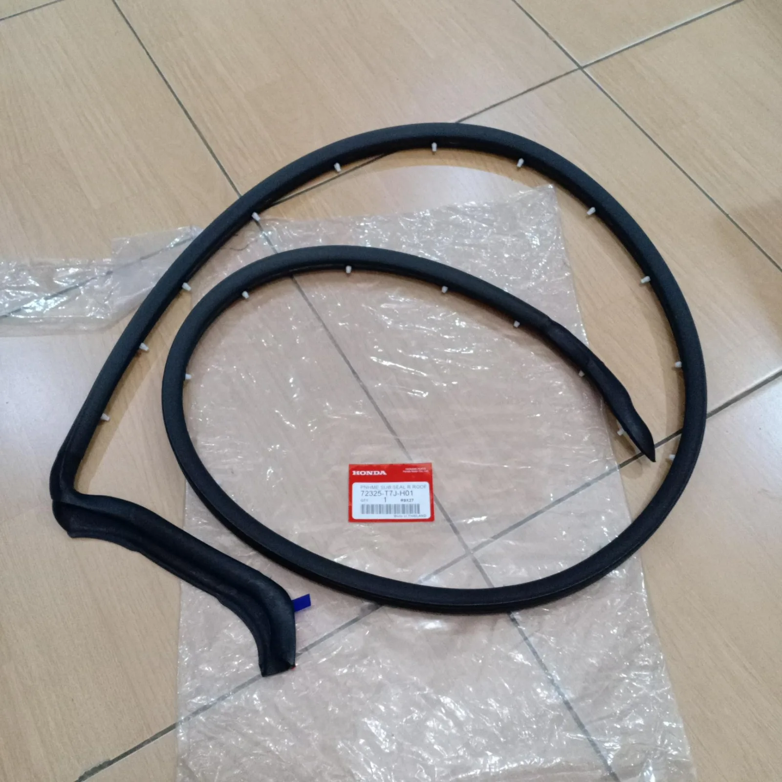 Seal / Karet Atas Pintu Depan HRV 2015-2020 ORIGINAL
