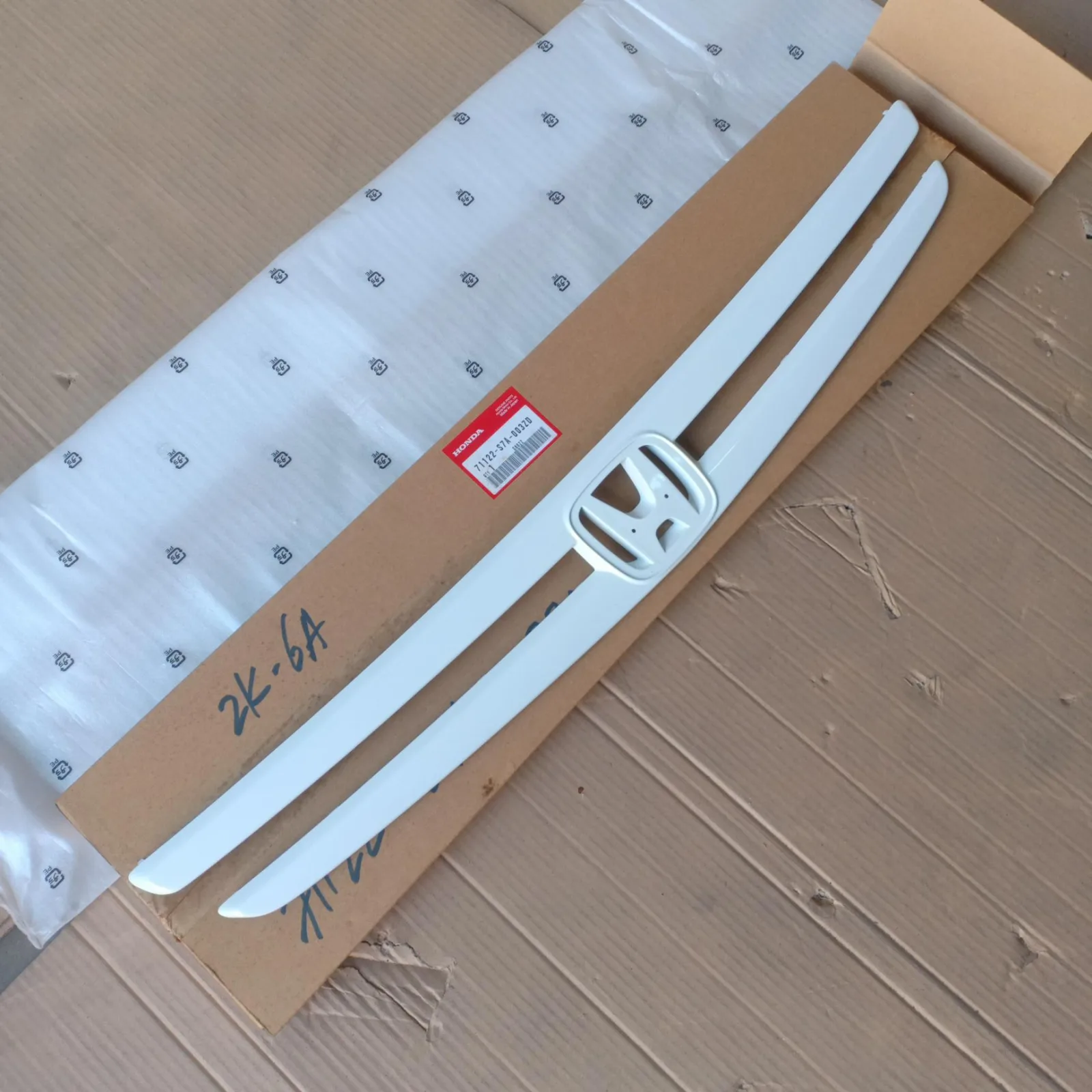 MOULDING Grill Stream GEN1 2001-2002 Original