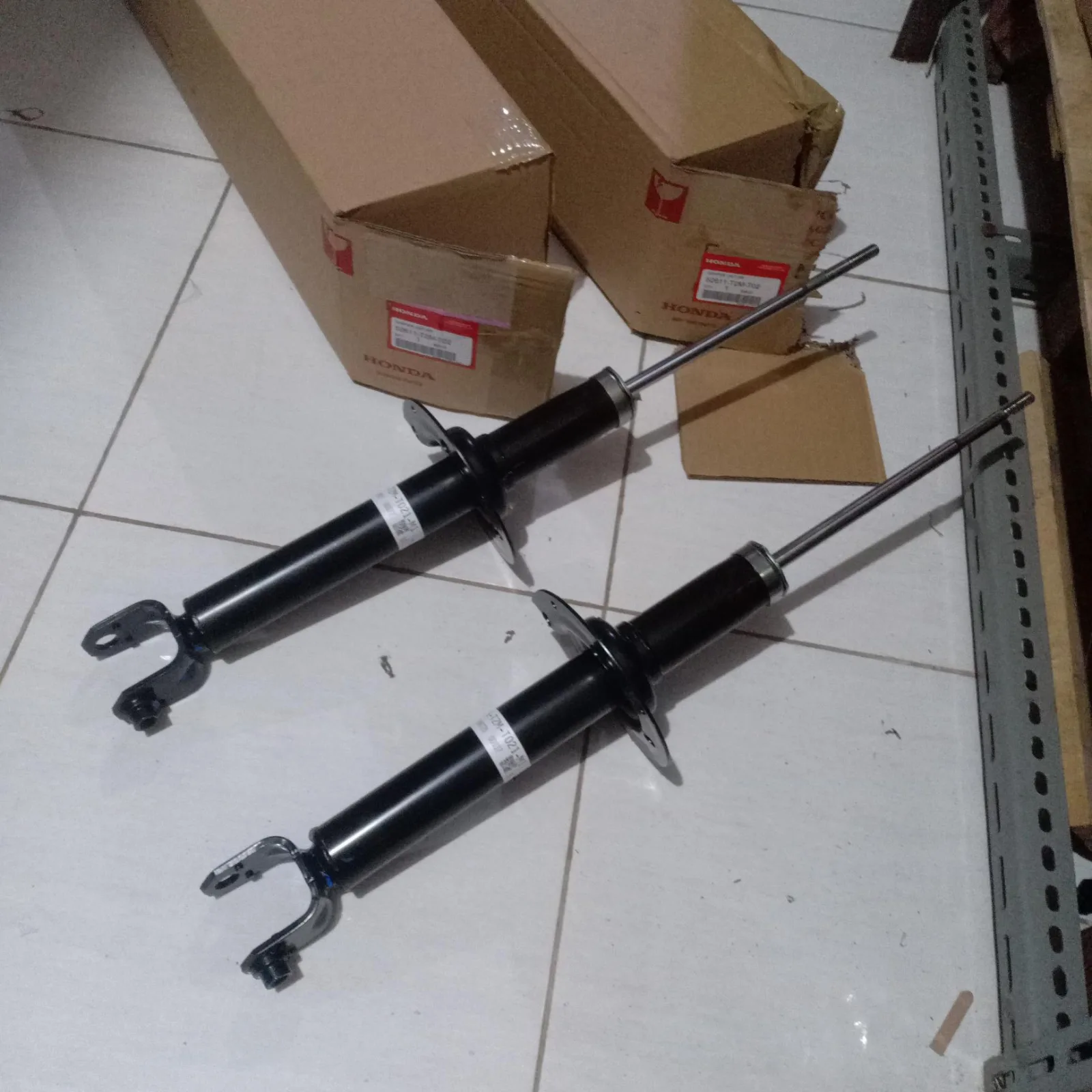 Shock Breaker shock Belakang Accord 2013-2018 Original
