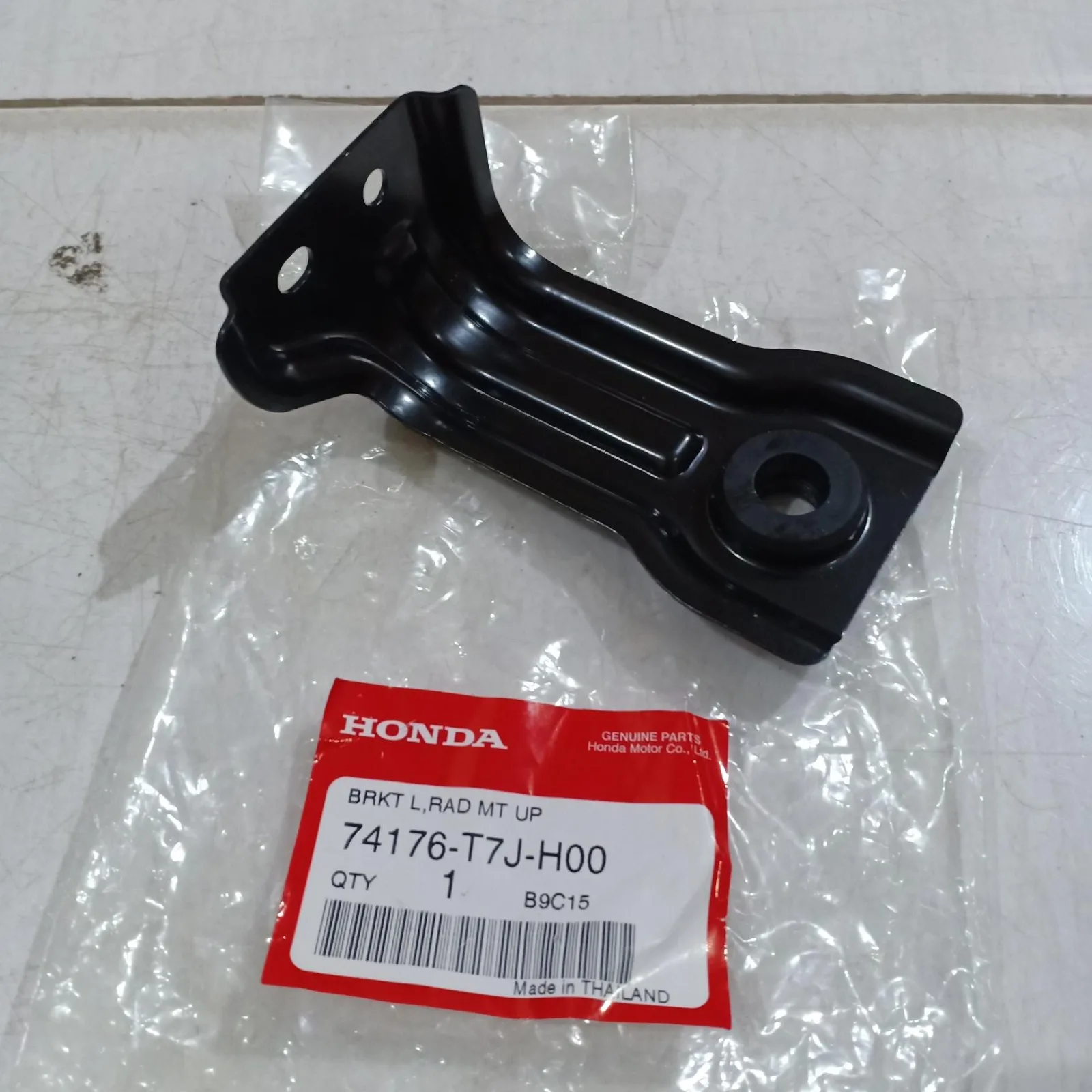 Breket Breaket Mounting Atas Radiator Honda HRV 2015-2018 Genuine