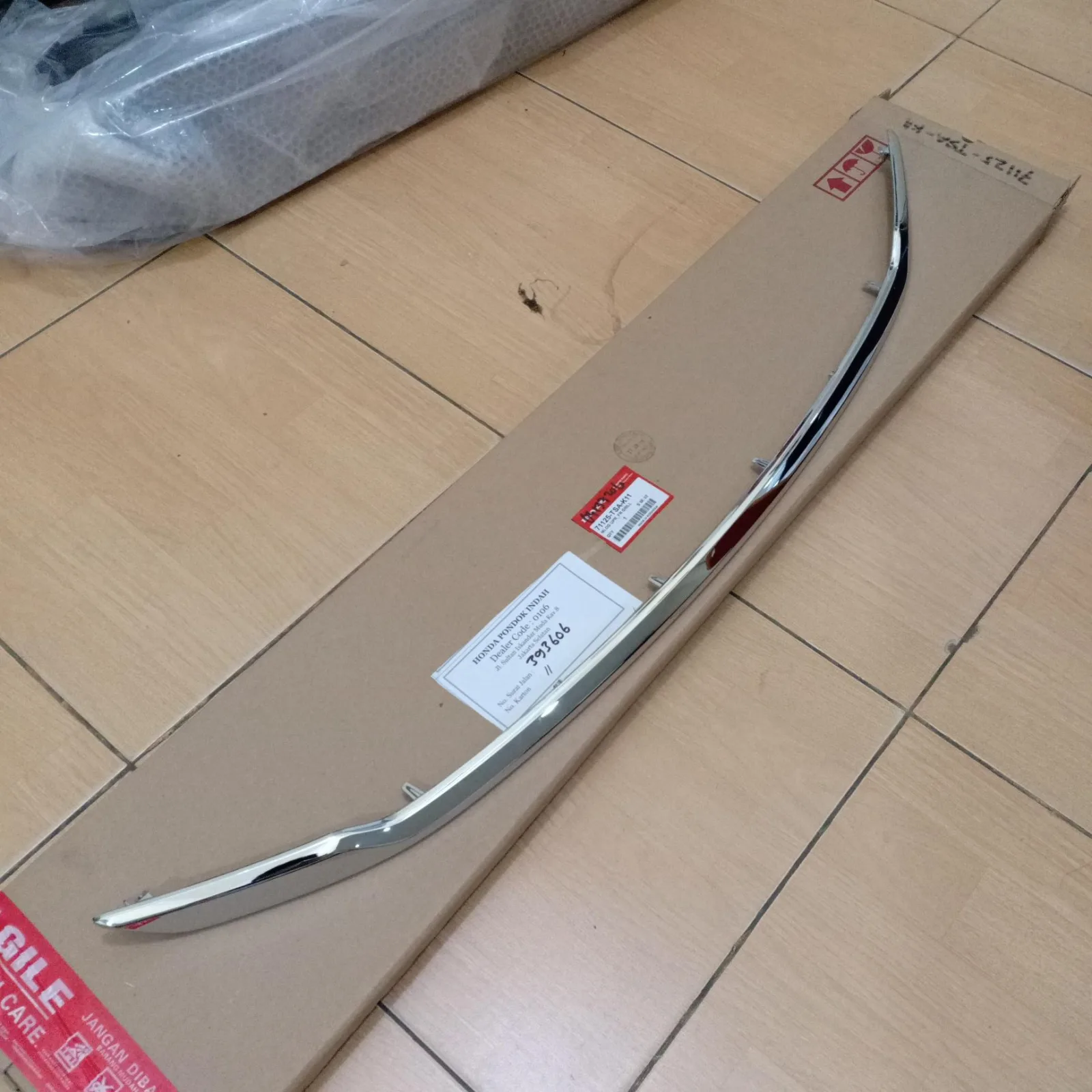 List Chrome Grill Tengah BRV Facelift 2019 up Original