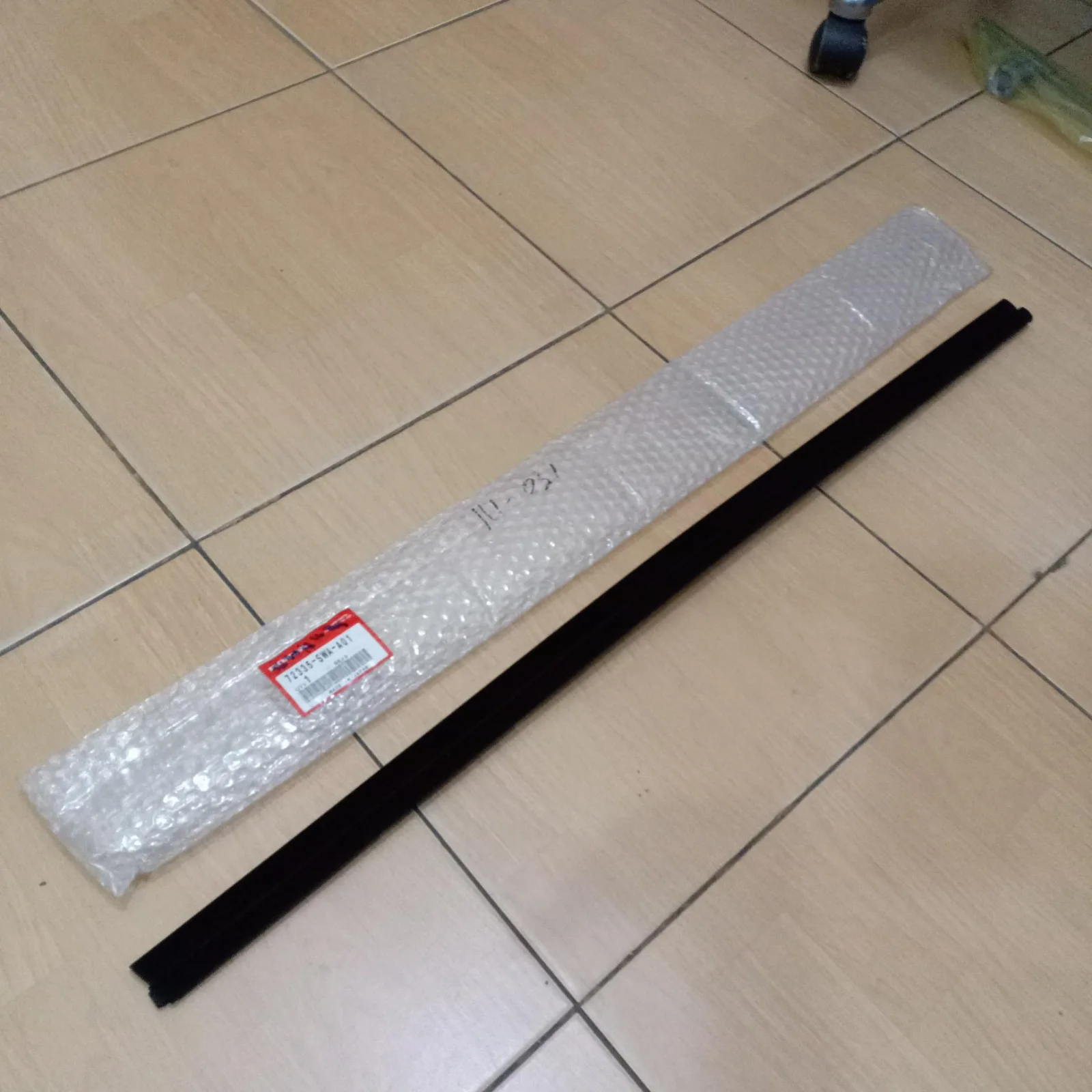 Karet Bludru / Pelipit Dalam Kaca Depan Kanan CRV 2007-2012 Original!