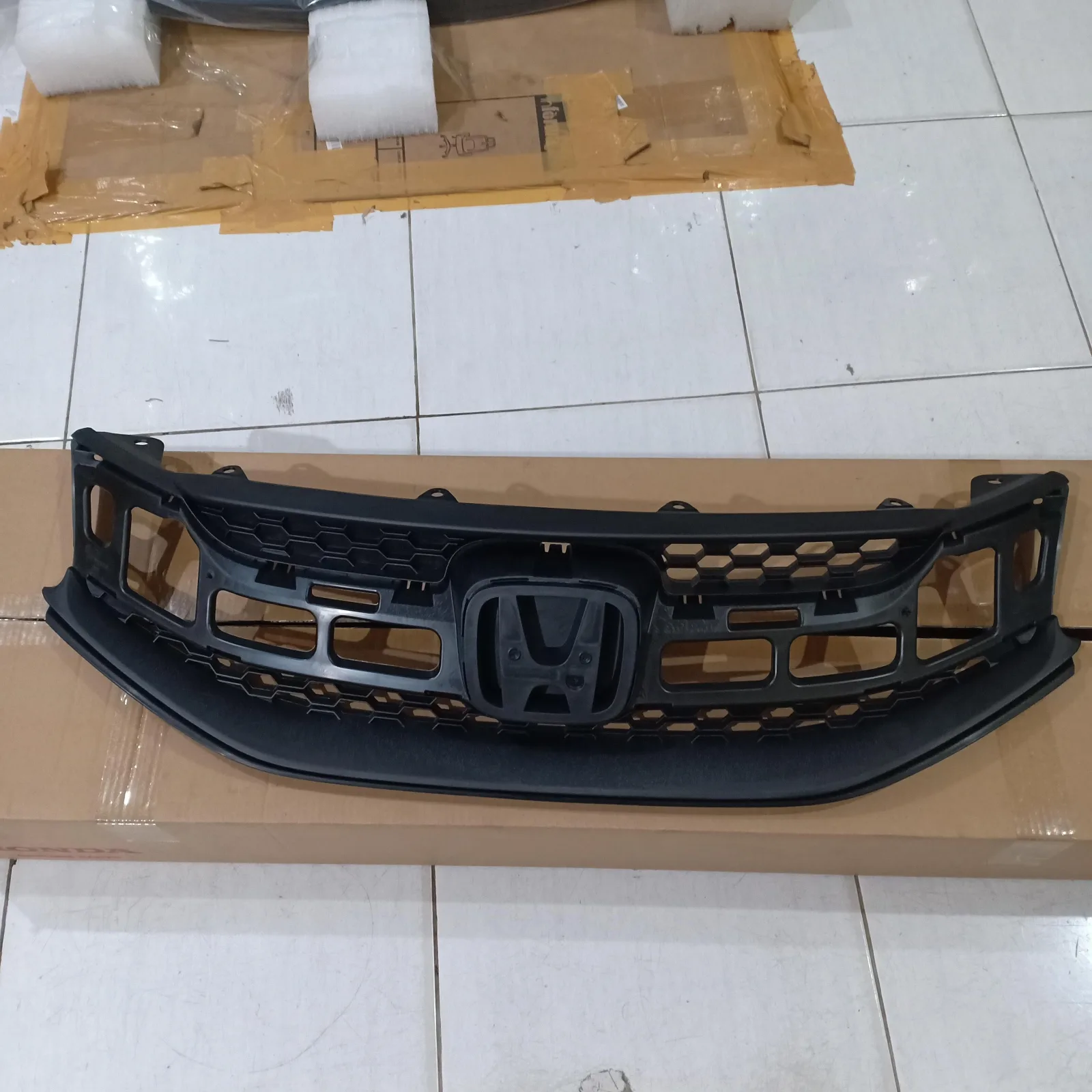 Base Grill Depan Mobilio E 2014-2017 Genuine!!