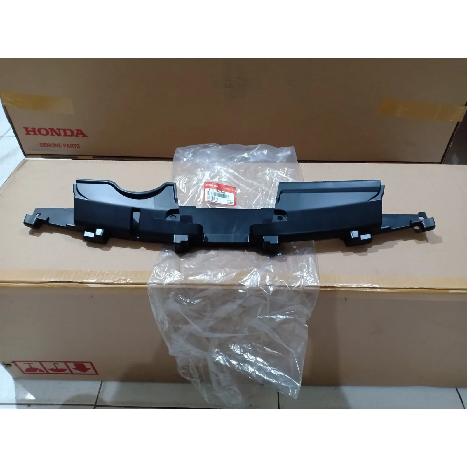 Cover Grill / Cover Radiator Atas CRV 2013-2015 Genuine!!