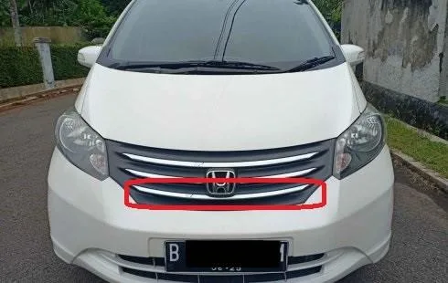 Grill Chrome / List Chrome Bawah Freed 2010-2013 Genuine