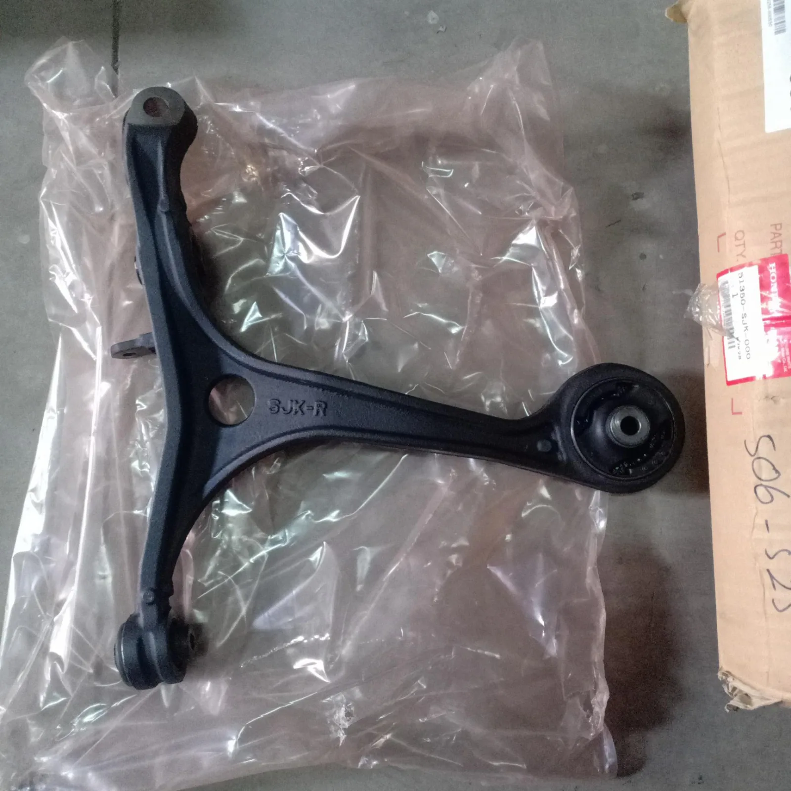 Lower Arm Depan Elysion 2004-2008 Original