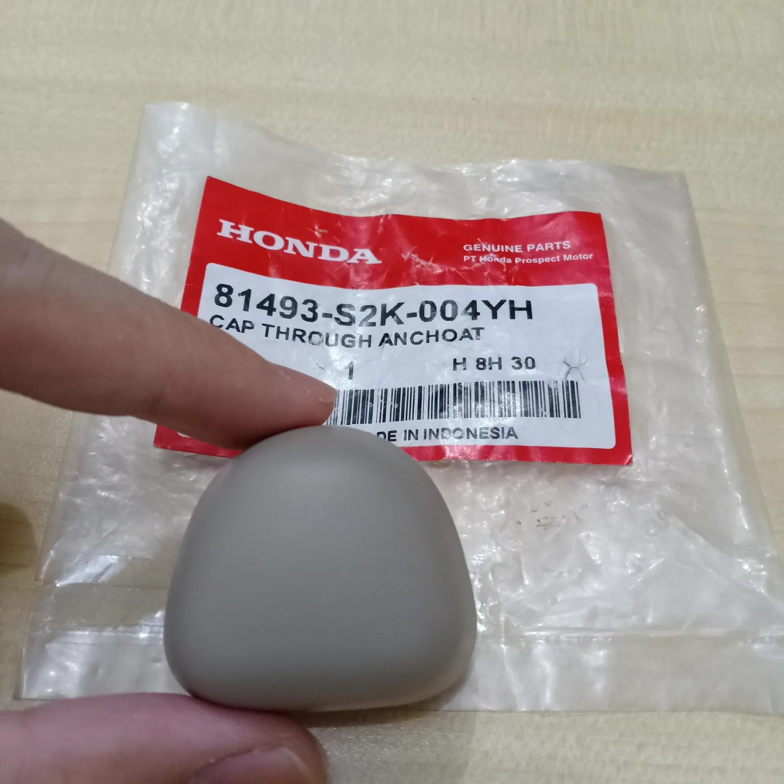 Cover / Penutup Baut Seatbelt RR Brio Genuine!!