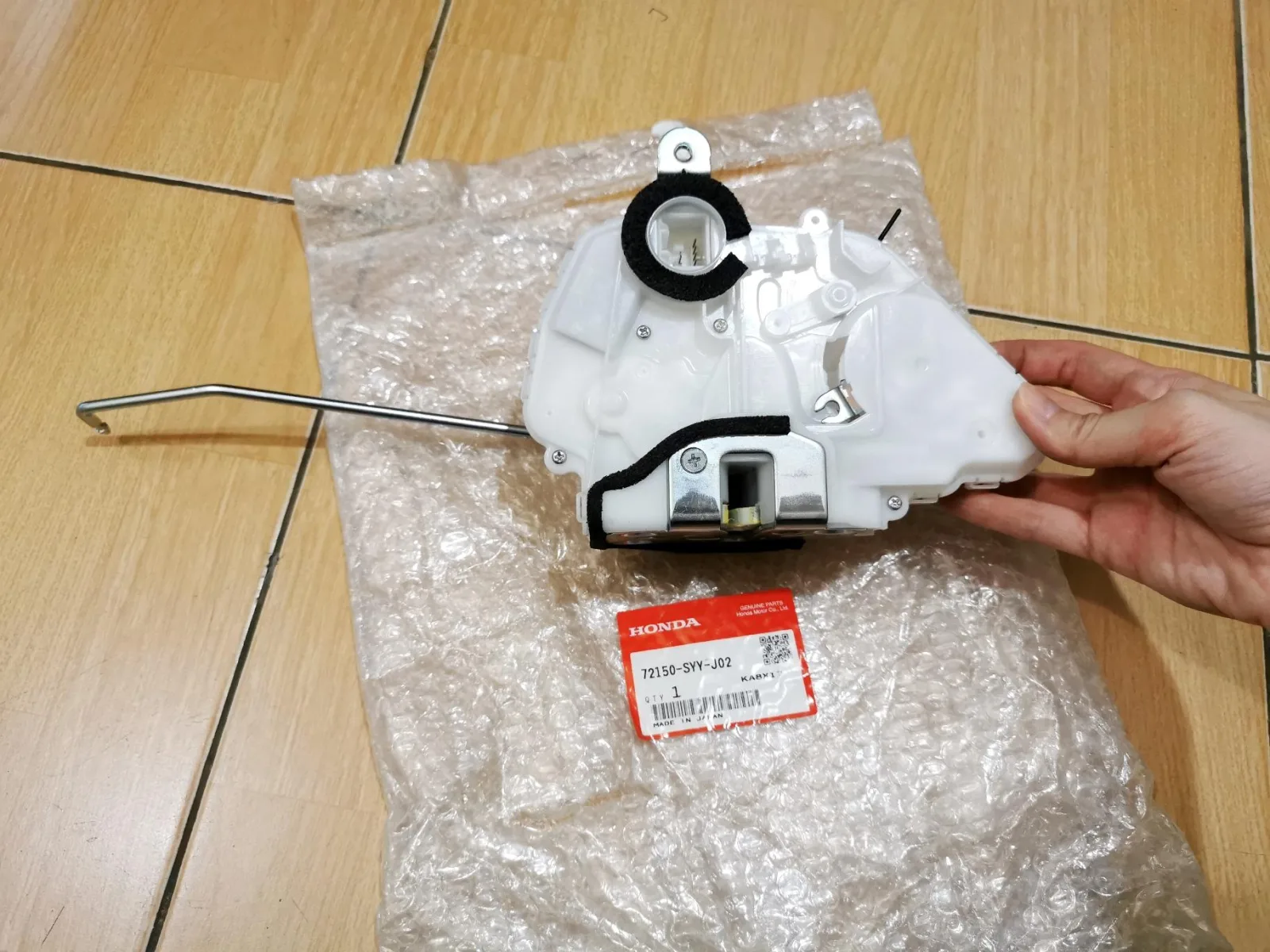 Door Lock Pintu Depan Freed 2010-2015 Genuine!!
