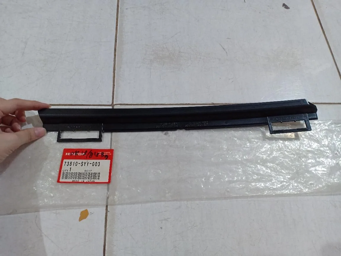 Garnish Kaca Quarter Belakang Honda Freed 2010-2015 Original