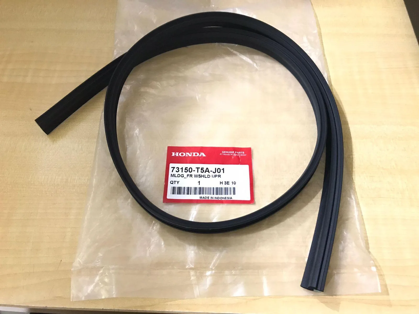 Karet Atas Kaca Depan /Kaca Besar JAZZ GK5 2015-2021 Original