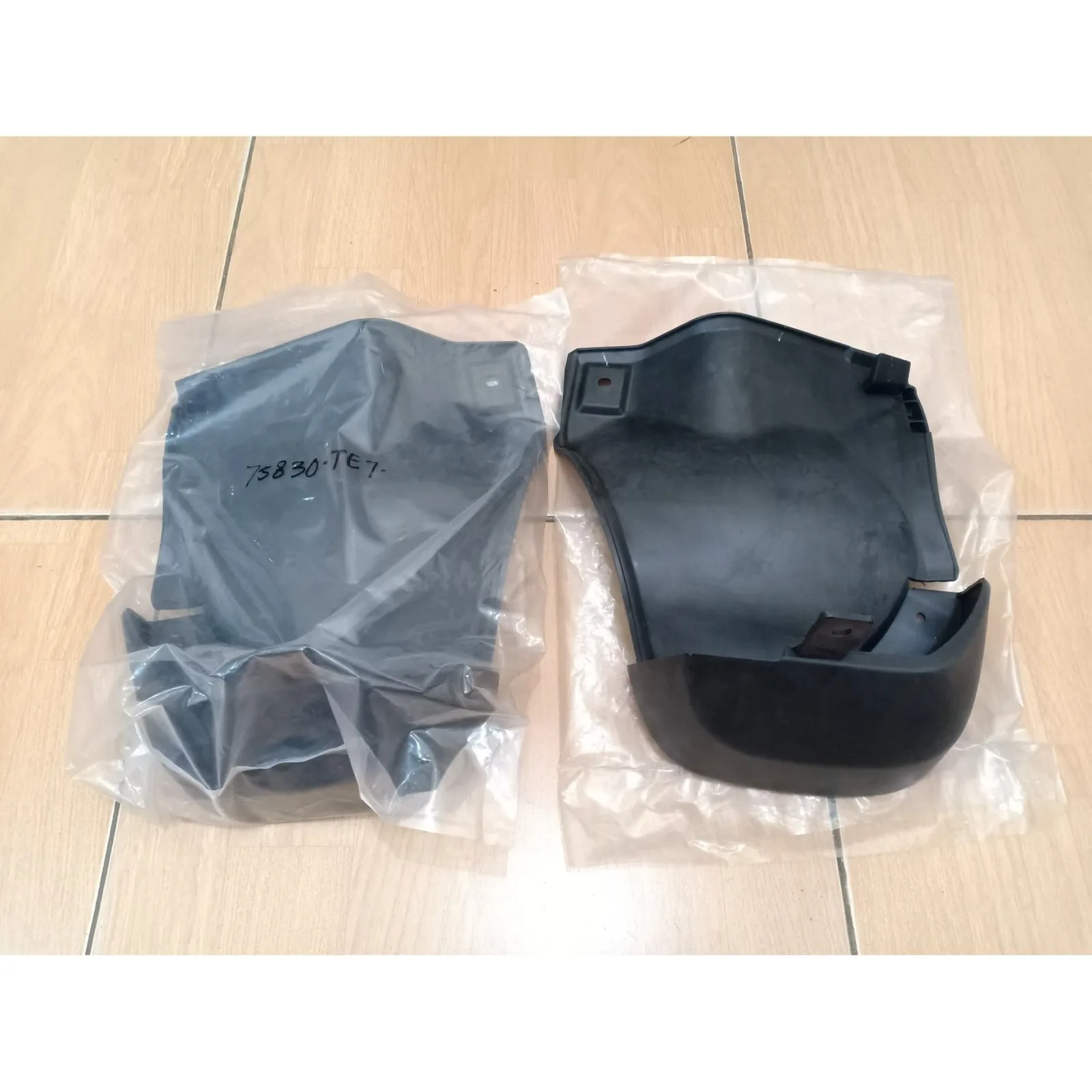 Mudguard / Karet Lumpur Honda Mobilio Original