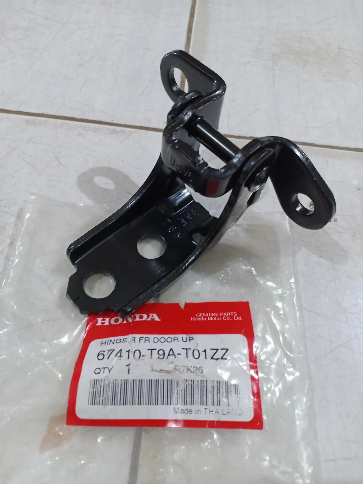 Engsel Pintu Depan Bagian Atas Honda HRV 2015-2018 Genuine!!!