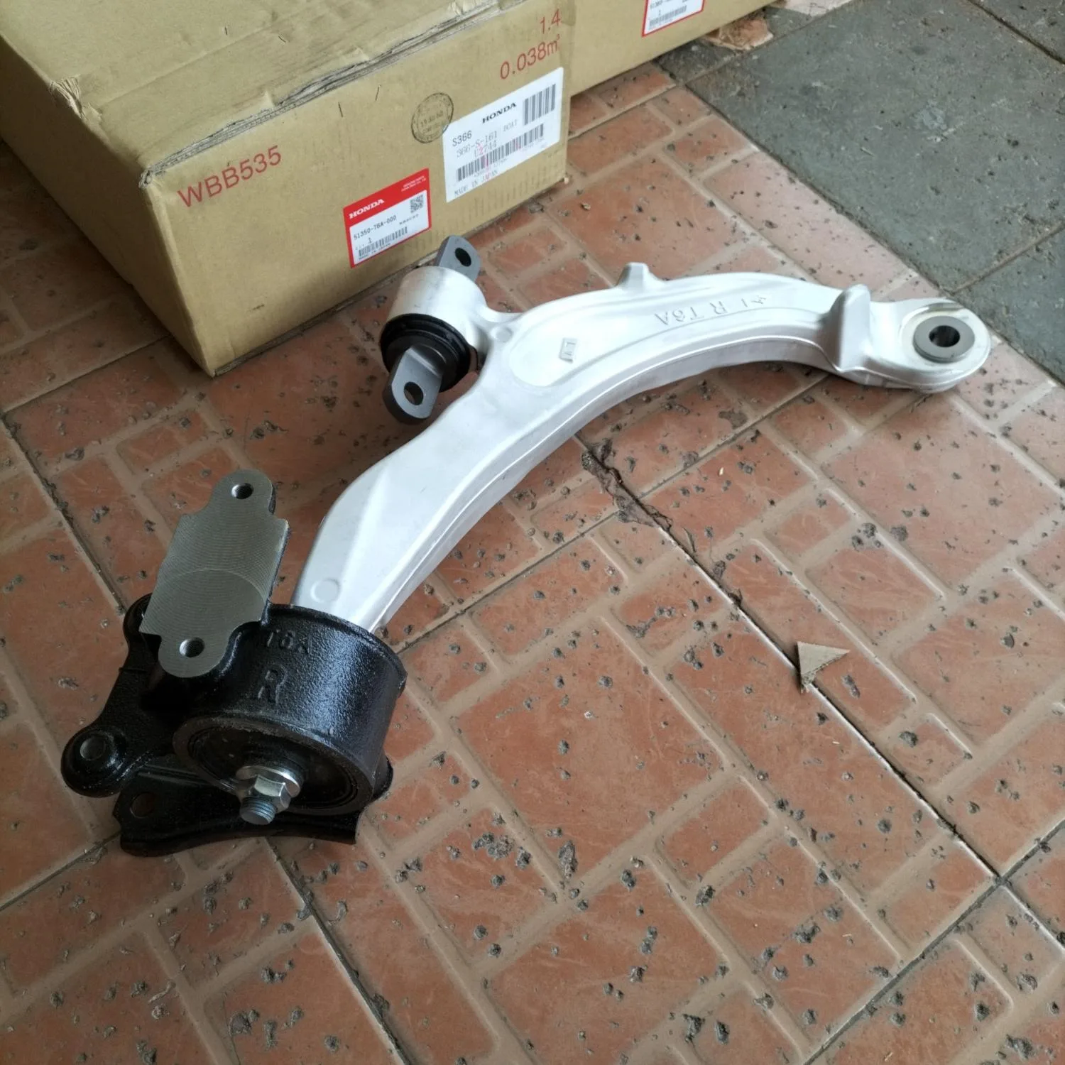 LOWER ARM ARM DEPAN ODYSSEY 2016-2020 ORIGINAL