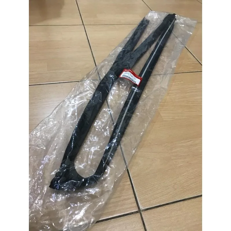 Karet Chanel / Karet Kaca Pintu Depan CRV TURBO 2018-2021up Original
