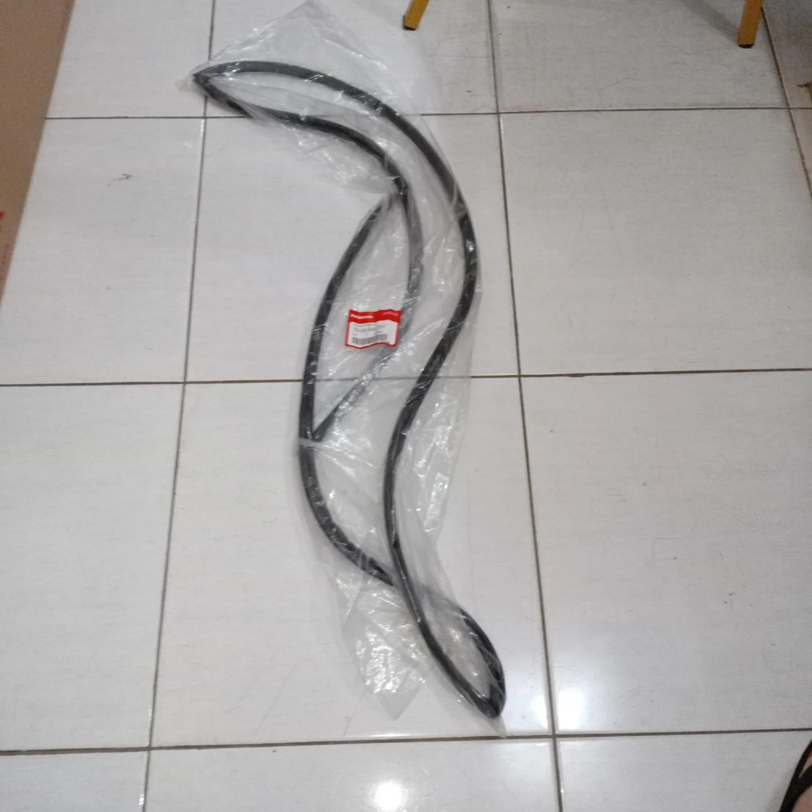 Karet Kaca Moulding Kaca Depan Atas Kanan Jazz GD3 2003-2007 Original