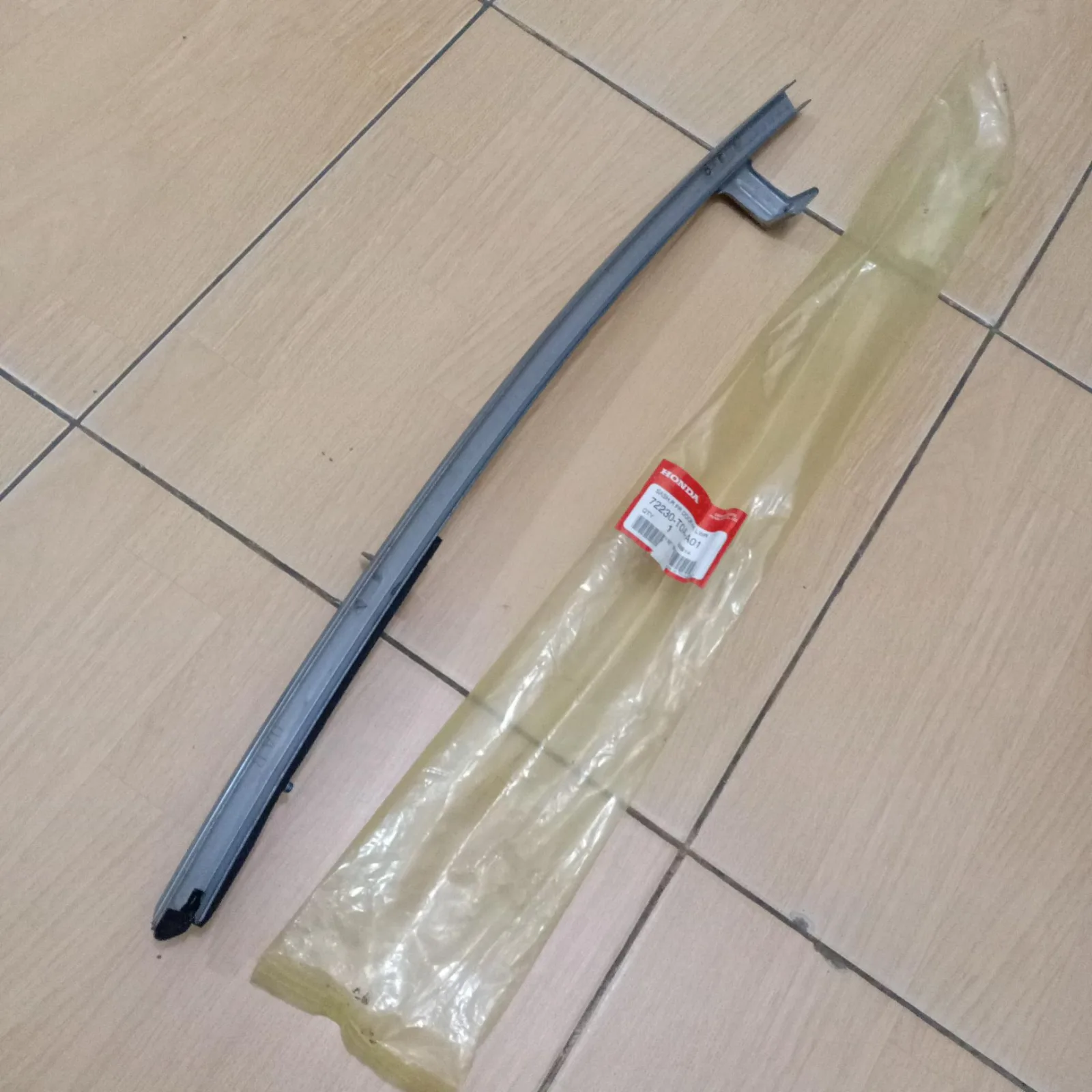 Tiang Rel Kaca Pintu Depan Kanan CRV 2013-2017 Original