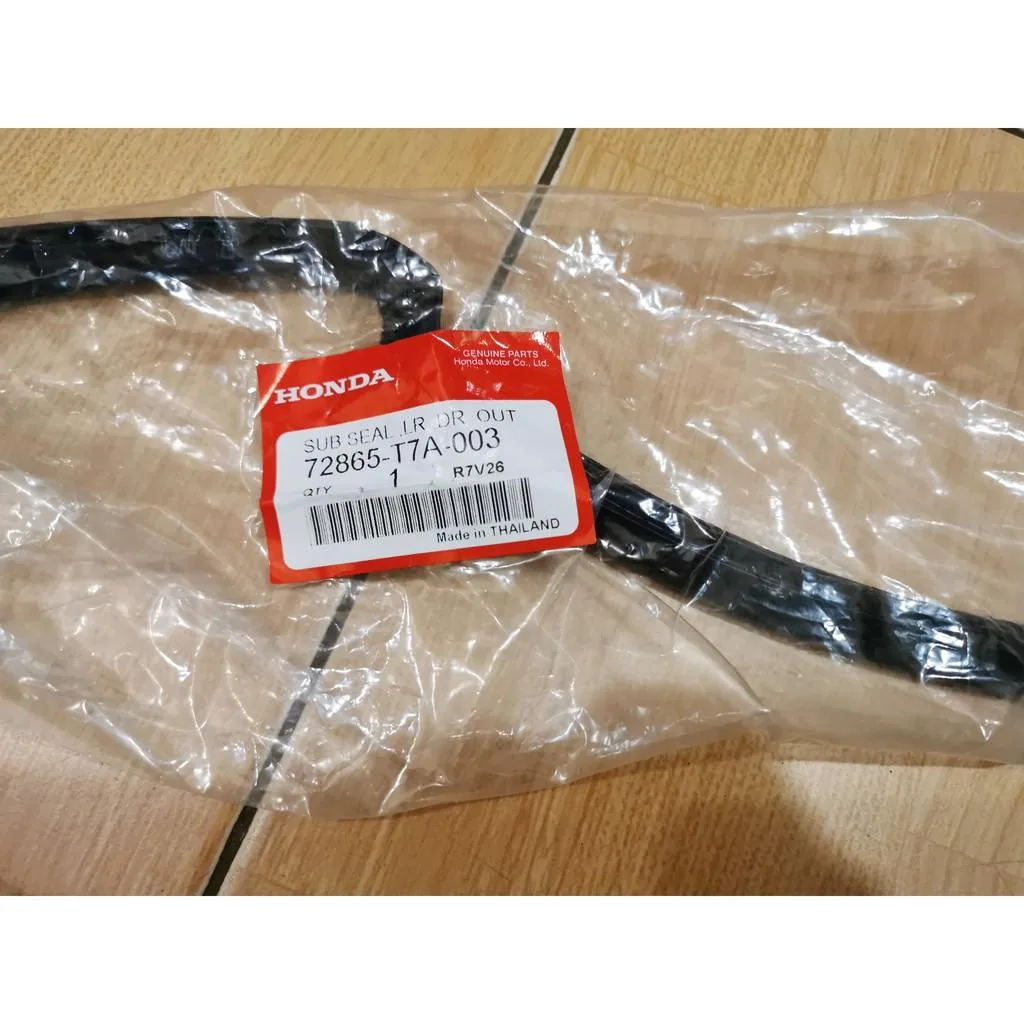 Karet Pintu Belakang Bawah HRV 2015 - 2020 Genuine!!