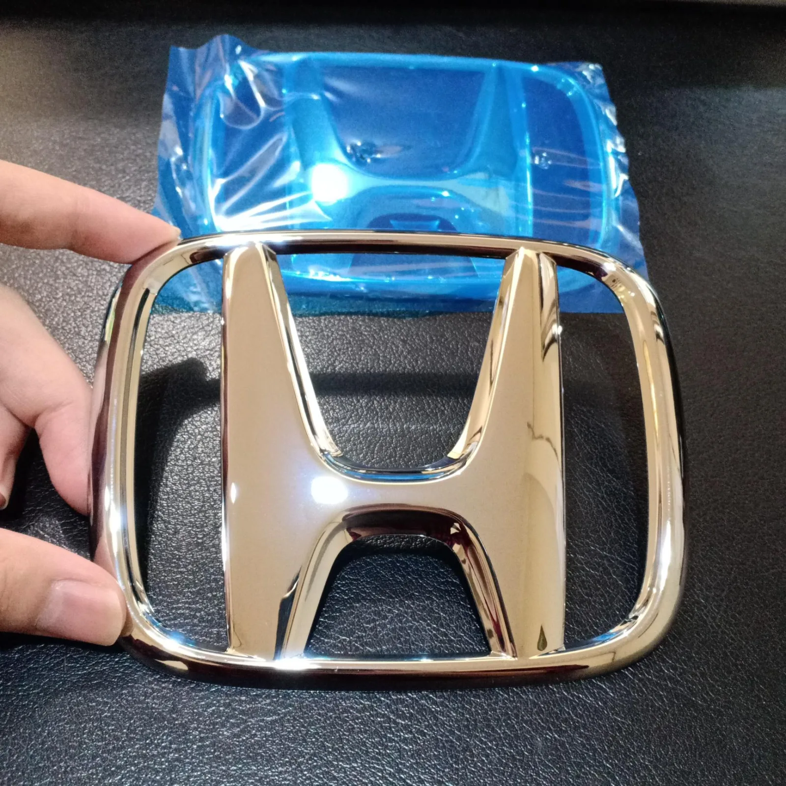 Logo / Emblem H Depan Jazz GK5 City HRV Facelift 115 Original