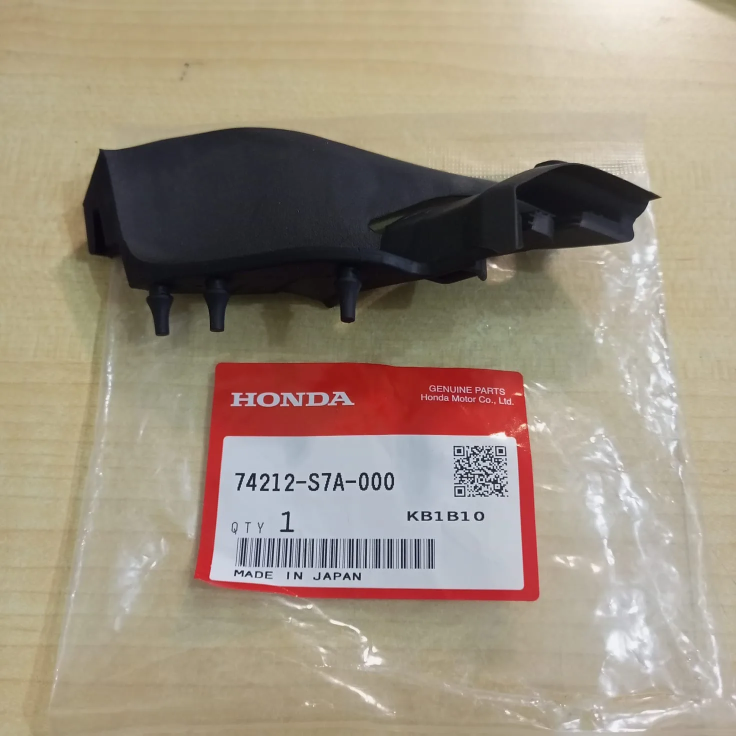 Karet Penutup Engsel Kap Mesin Stream 2002-2007 Original
