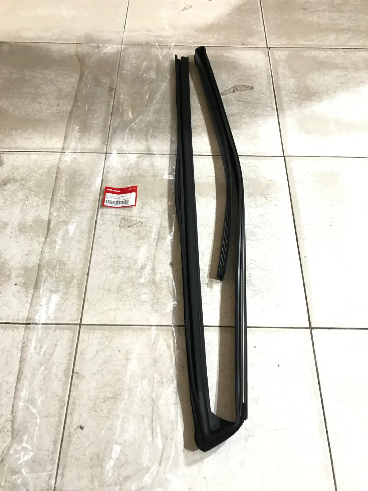 Karet channel Karet Kaca Pintu Depan CRV GEN4 2013-2017 Original