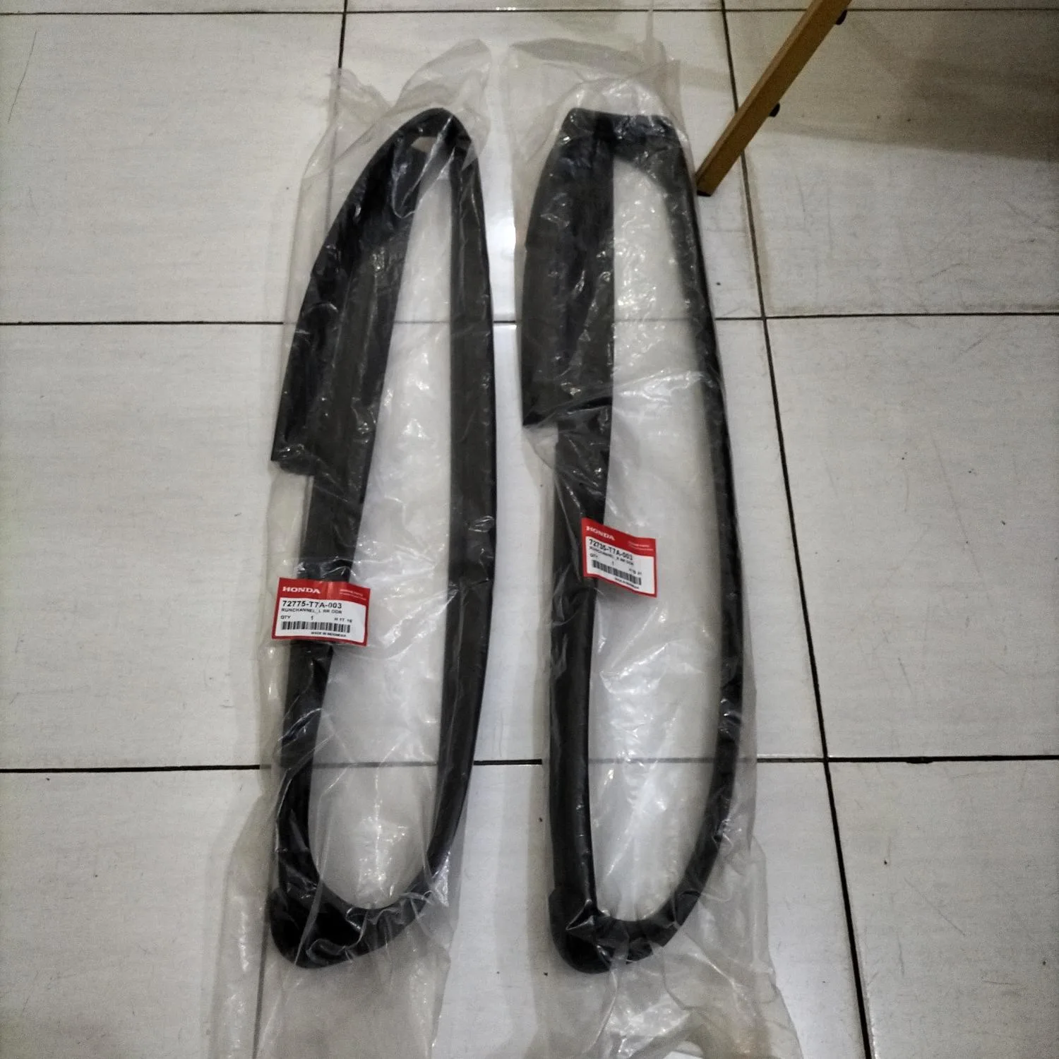 Karet Chanel Run Kaca Pintu Belakang HRV 2015-2021 Original