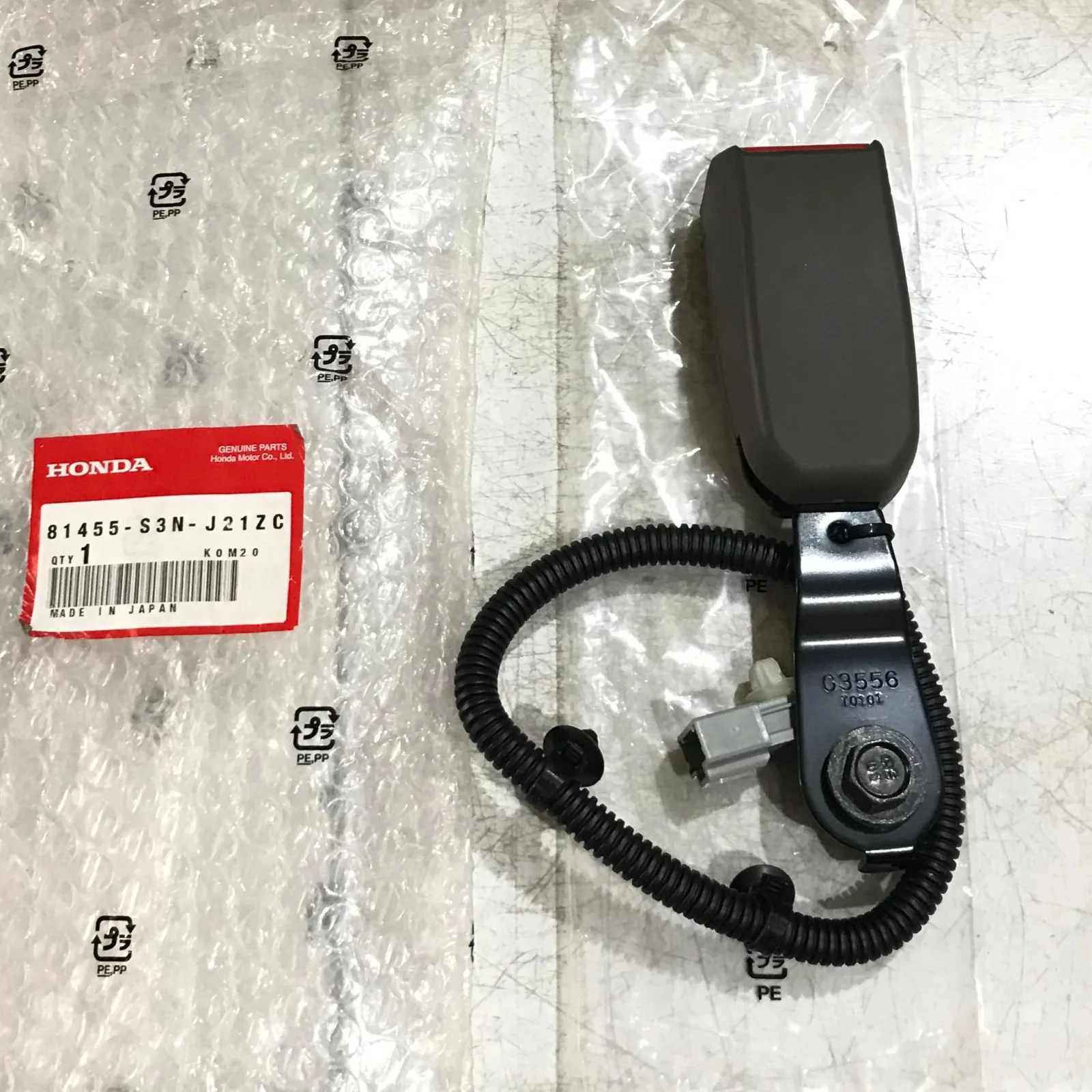 Buckle Seatbelt Depan Kanan Honda ODYSSEY 2002-2003 Original