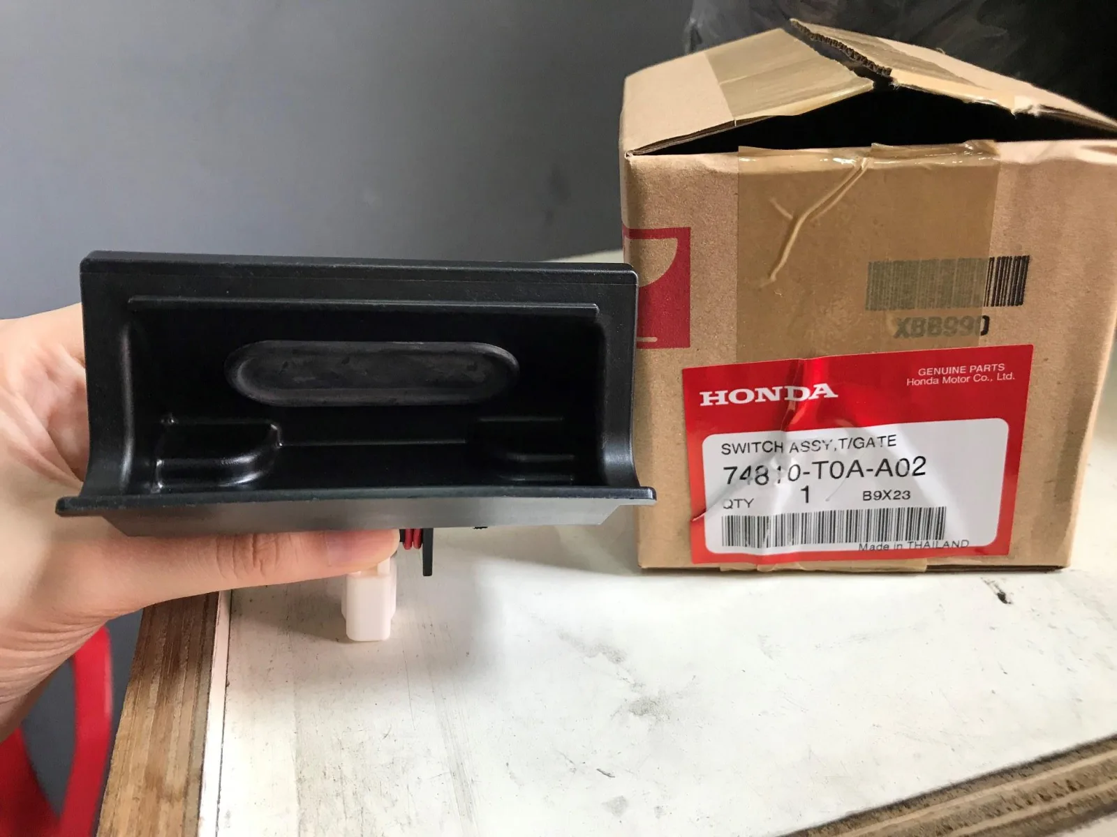 Handle Switch Bagasi Assy Honda CRV 2013-2015 Genuine!!!