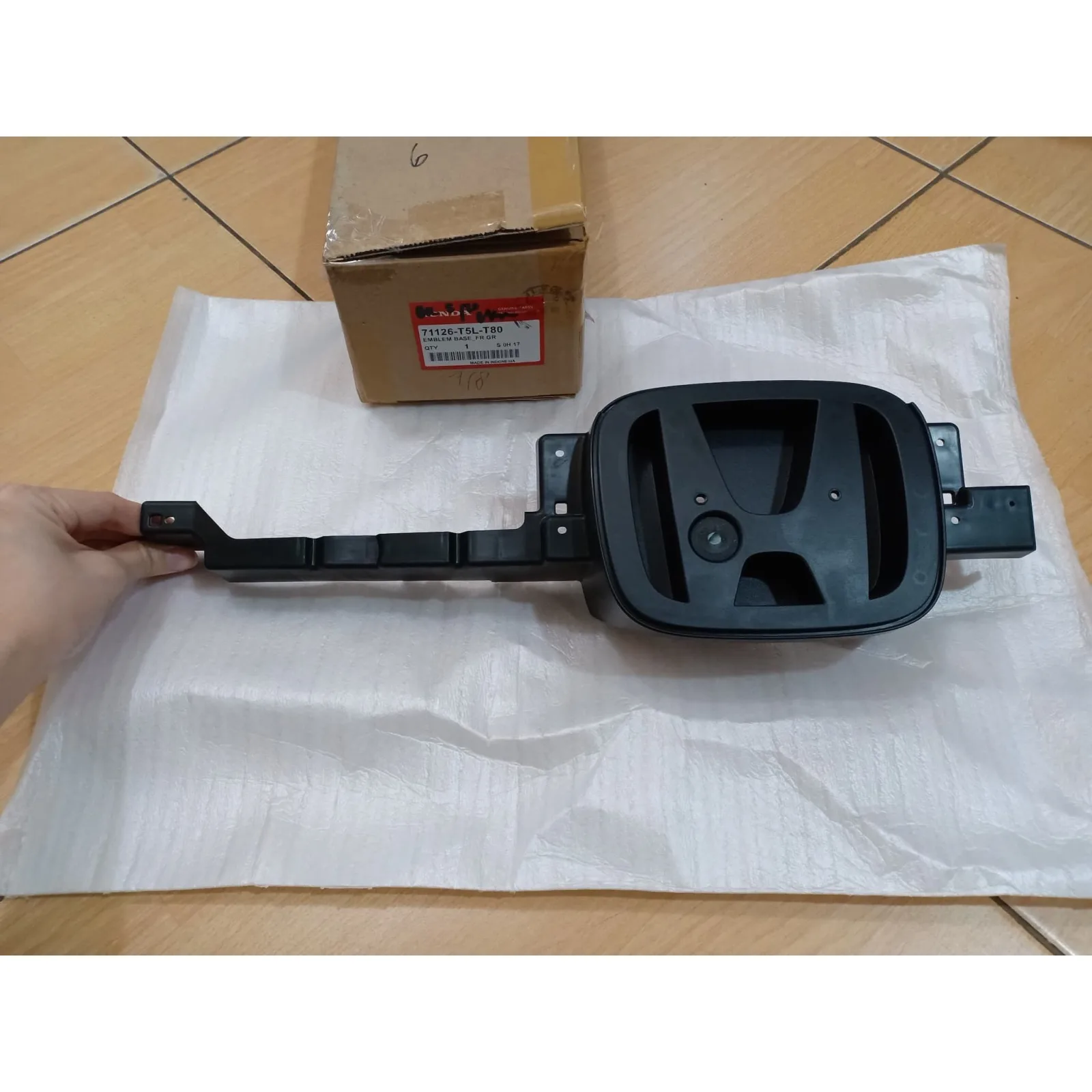 Dudukan Emblem H Jazz GK5 FACELIFT 2018-2023 Genuine!!