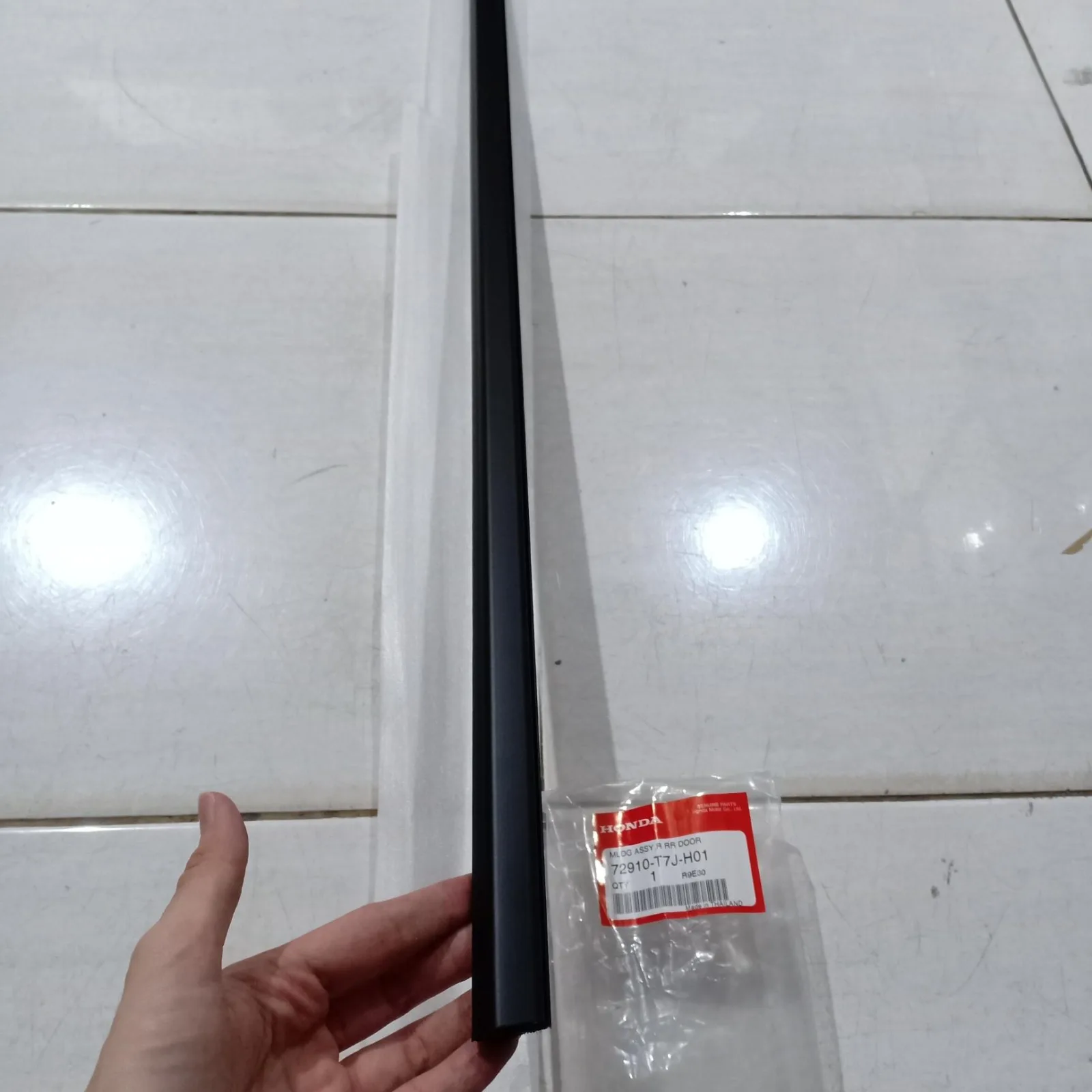 Pelipit Kaca Pintu Belakang HRV 2015-2021 Original