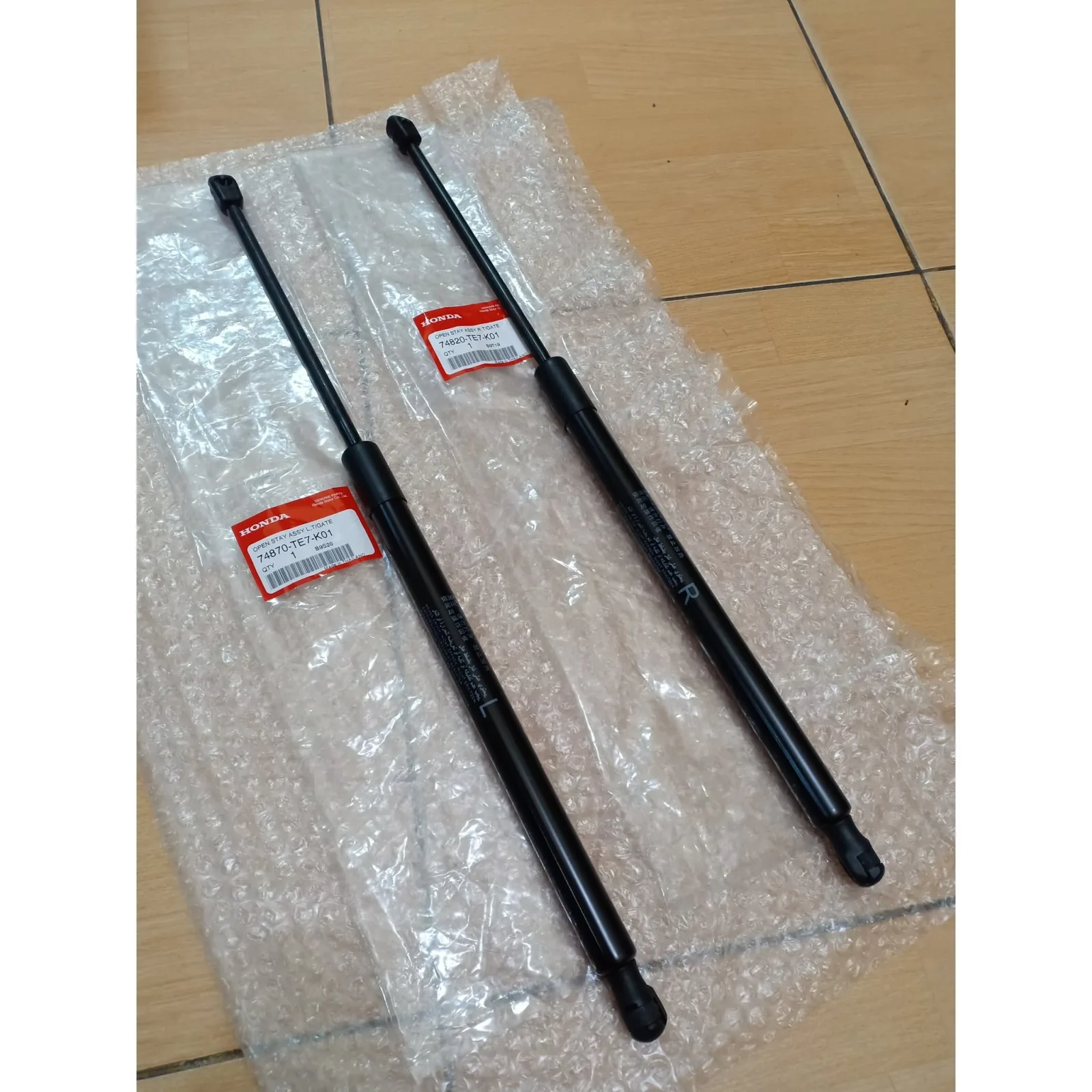 Shock Pintu Bagasi Mobilio Original
