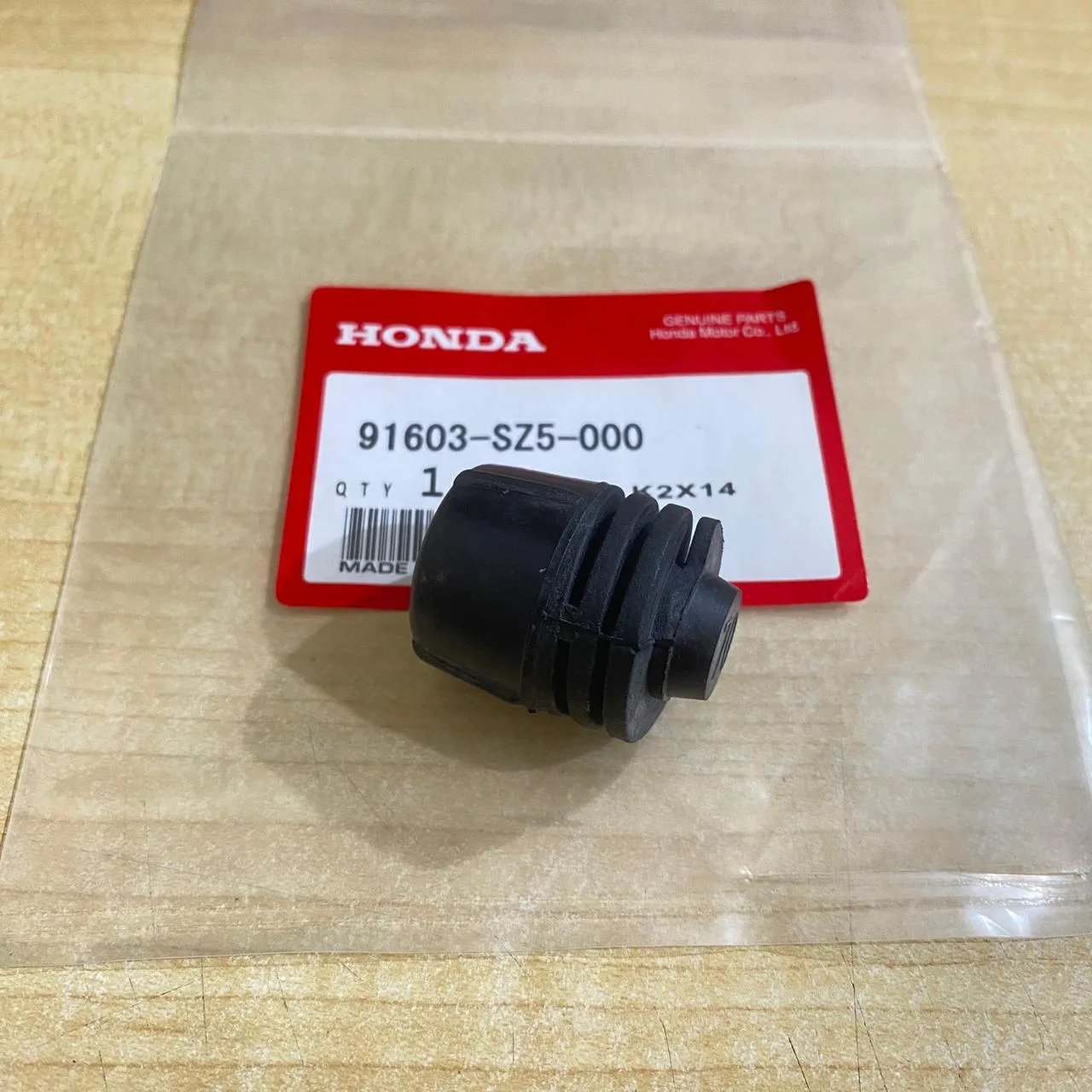 Karet Penahan Kap Mesin Mobilio 2014-2019 Original