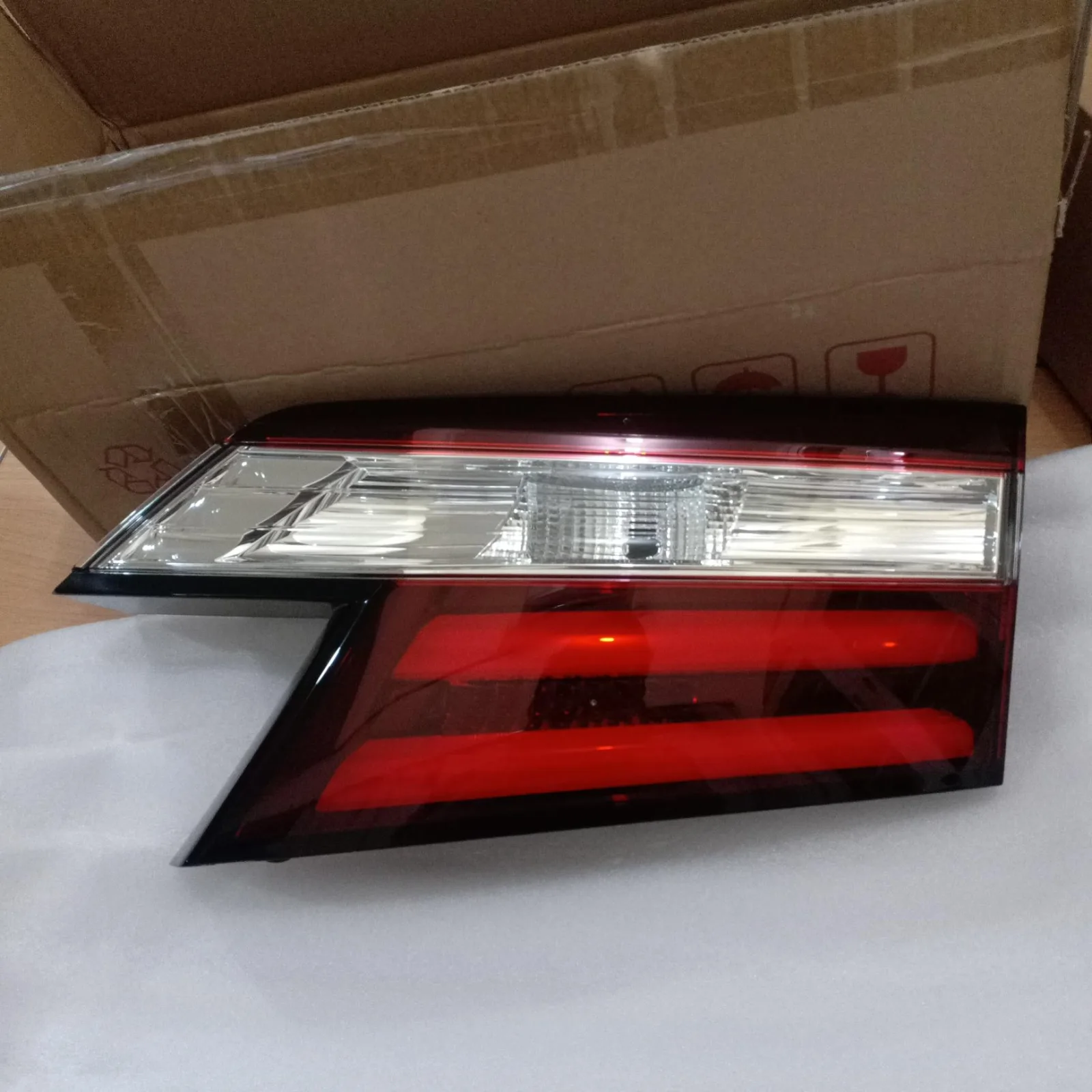 StopLamp Lampu Mundur Bagasi HONDA ODYSSEY 2014-2019 Genuine!!