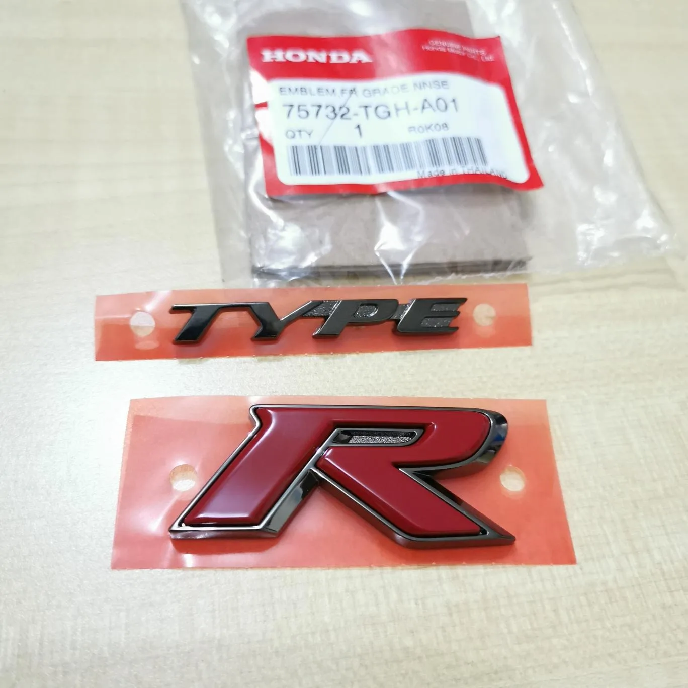 Emblem Logo TYPE R Grill Depan Honda Civic Type R Original