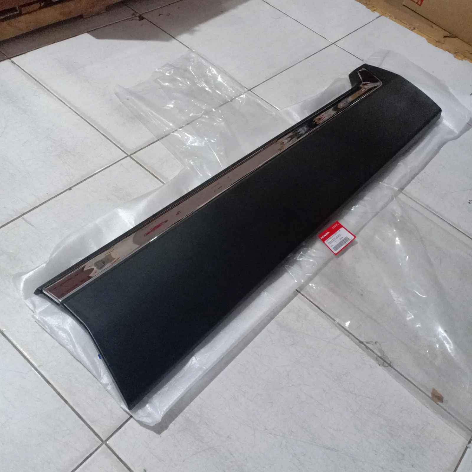 Spoiler / Garnish Pintu Depan Chrome CRV TURBO 2017 -2023 Original